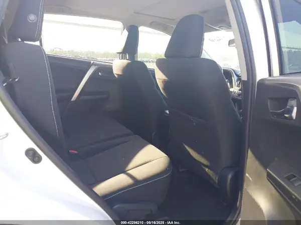JTMWFREV9HD106582 2017 TOYOTA RAV 4 - Image 8
