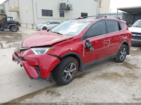 JTMWFREV9HJ109712 2017 TOYOTA RAV 4 - Image 2