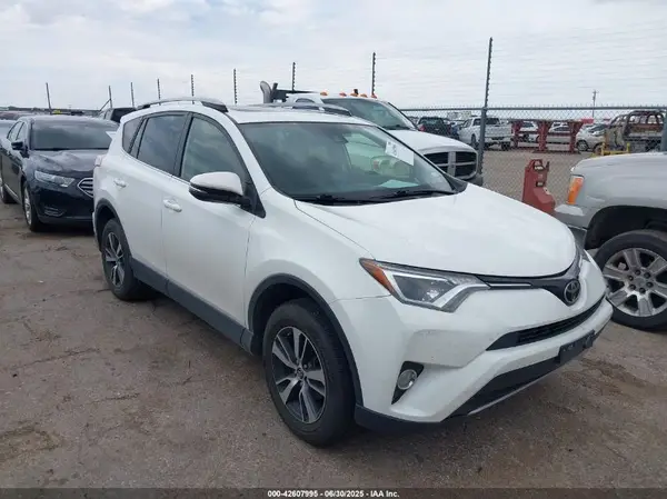 JTMWFREV9HJ115977 2017 TOYOTA RAV 4 - Image 1