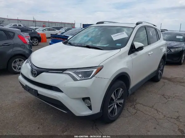 JTMWFREV9HJ115977 2017 TOYOTA RAV 4 - Image 2