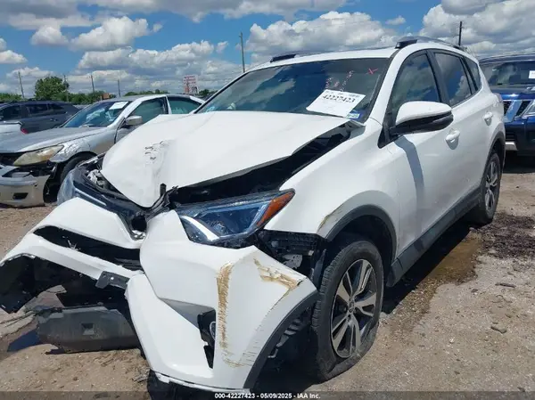 JTMWFREV9HJ120550 2017 TOYOTA RAV 4 - Image 2