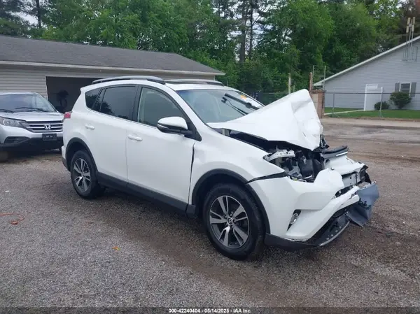 JTMWFREV9HJ126106 2017 TOYOTA RAV 4 - Image 1