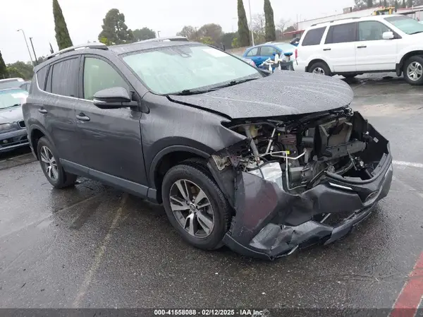 JTMWFREV9HJ136943 2017 TOYOTA RAV 4 - Image 1