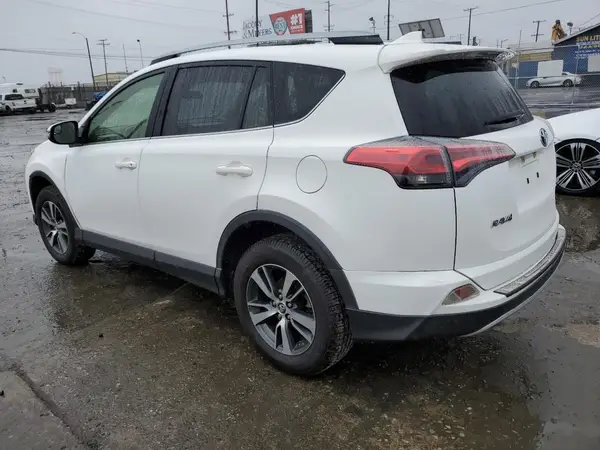JTMWFREV9HJ139048 2017 TOYOTA RAV 4 - Image 2