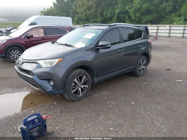 JTMWFREV9HJ701630 2017 TOYOTA RAV 4 - Image 2