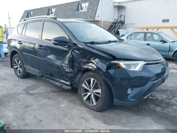 JTMWFREV9JD122397 2018 TOYOTA RAV 4 - Image 1