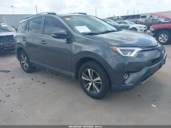JTMWFREV9JJ165705 2018 TOYOTA RAV 4 - Image 1
