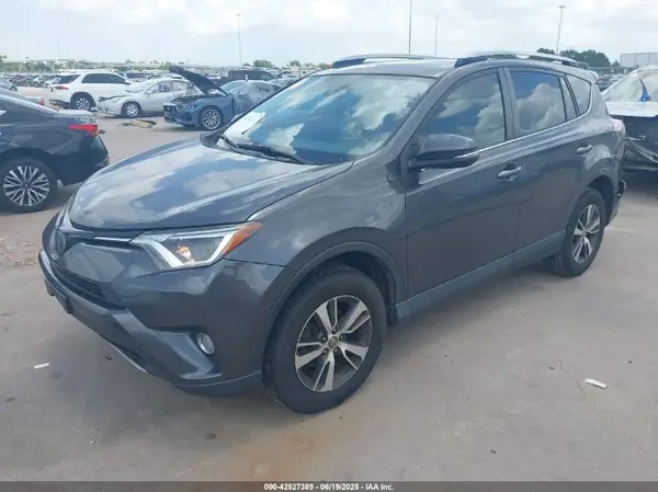 JTMWFREV9JJ165705 2018 TOYOTA RAV 4 - Image 2