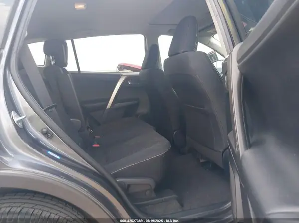 JTMWFREV9JJ165705 2018 TOYOTA RAV 4 - Image 8