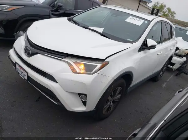 JTMWFREV9JJ732074 2018 TOYOTA RAV 4 - Image 2