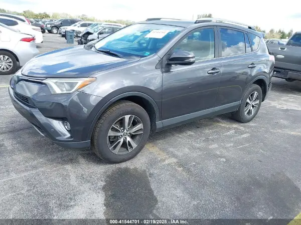 JTMWFREV9JJ738439 2018 TOYOTA RAV 4 - Image 2
