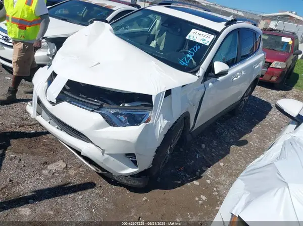 JTMWFREV9JJ742409 2018 TOYOTA RAV 4 - Image 2