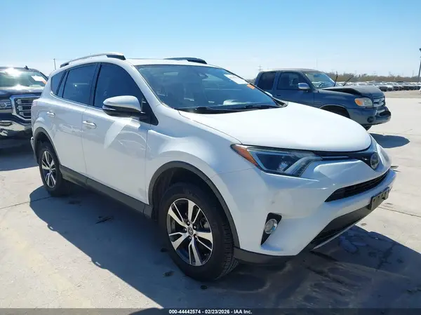 JTMWFREV9JJ749697 2018 TOYOTA RAV 4 - Image 1