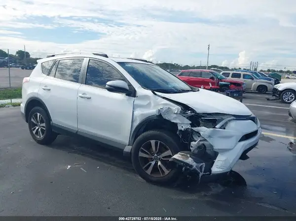 JTMWFREVXHD105764 2017 TOYOTA RAV 4 - Image 1