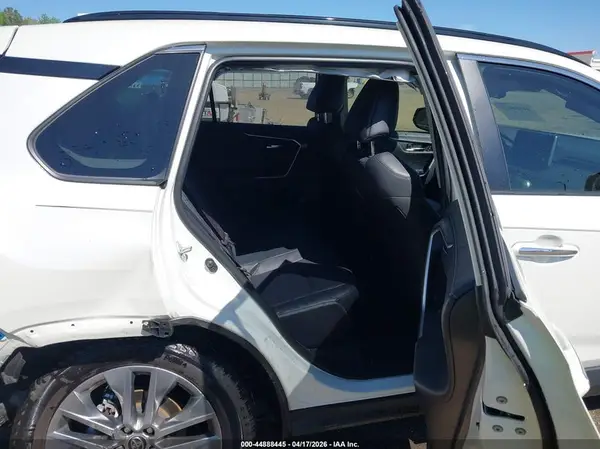 2019 TOYOTA RAV 4 auction photo 8