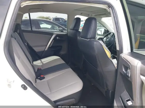 JTMYFREV2JD118362 2018 TOYOTA RAV 4 - Image 8