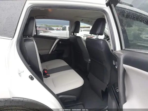 JTMYFREV6JJ207448 2018 TOYOTA RAV 4 - Image 8