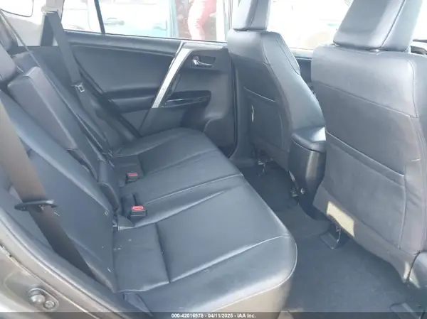 JTMYFREV9JJ174655 2018 TOYOTA RAV 4 - Image 8