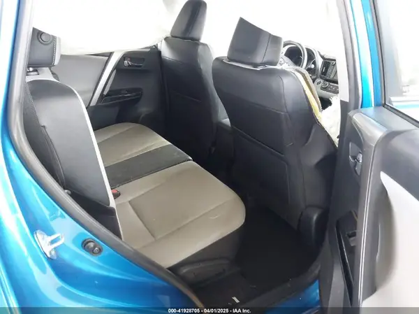JTMYFREVXHJ105743 2017 TOYOTA RAV 4 - Image 8