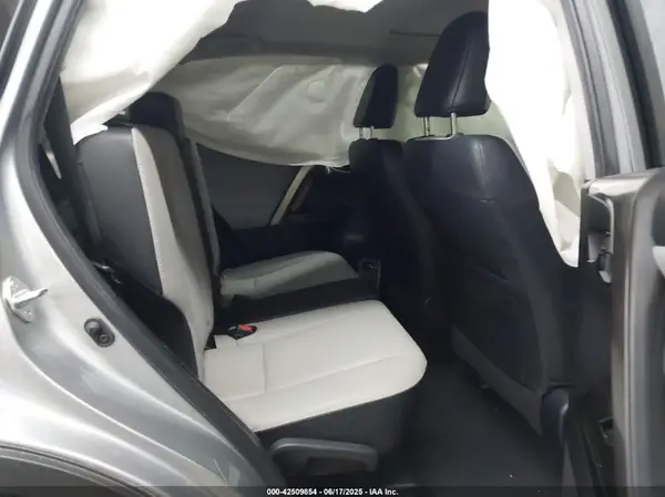 JTMYFREVXJJ193490 2018 TOYOTA RAV 4 - Image 8