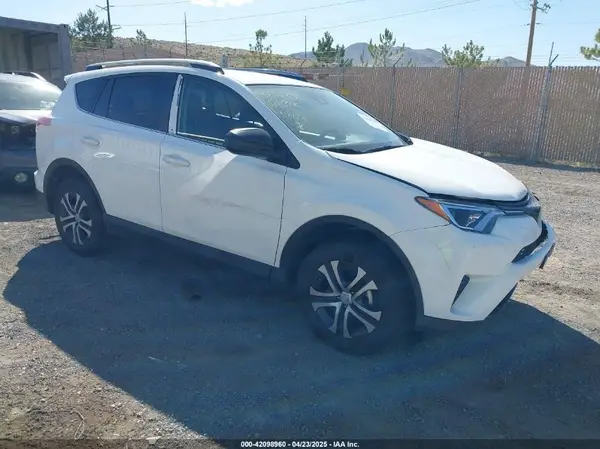 JTMZFREV0HJ102435 2017 TOYOTA RAV 4 - Image 1