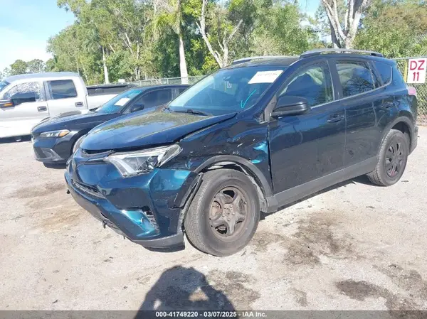 JTMZFREV0HJ140568 2017 TOYOTA RAV 4 - Image 2