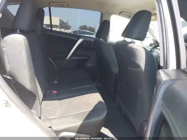 JTMZFREV1HJ138313 2017 TOYOTA RAV 4 - Image 8