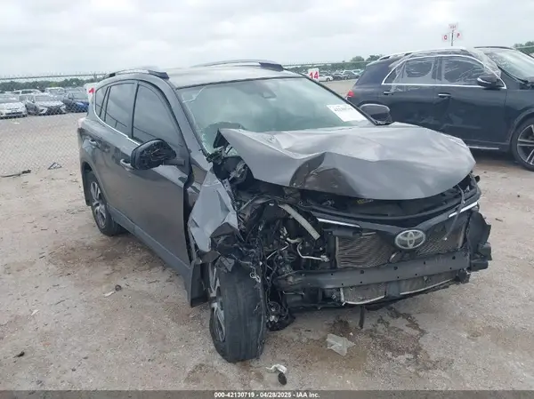 JTMZFREV2HJ109886 2017 TOYOTA RAV 4 - Image 1
