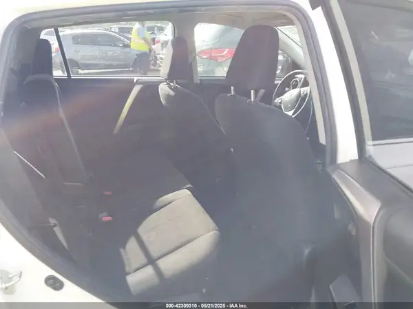 JTMZFREV2HJ135548 2017 TOYOTA RAV 4 - Image 8