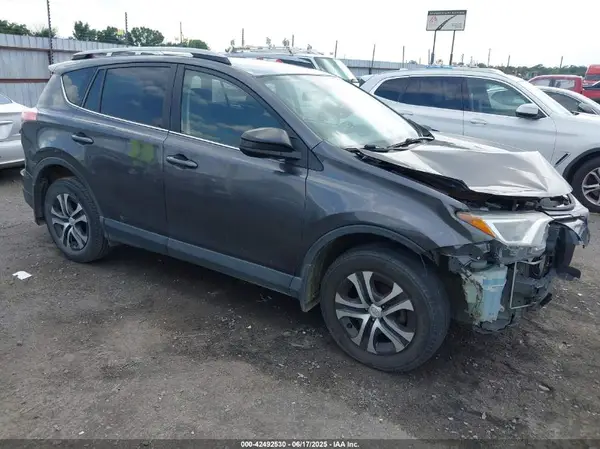 JTMZFREV3HJ122727 2017 TOYOTA RAV 4 - Image 1