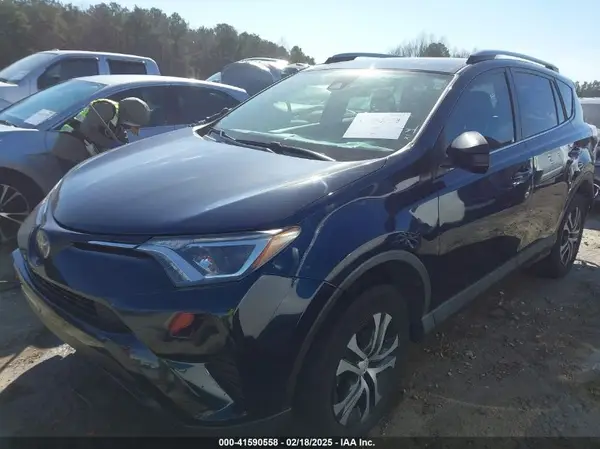 JTMZFREV3HJ150009 2017 TOYOTA RAV 4 - Image 2