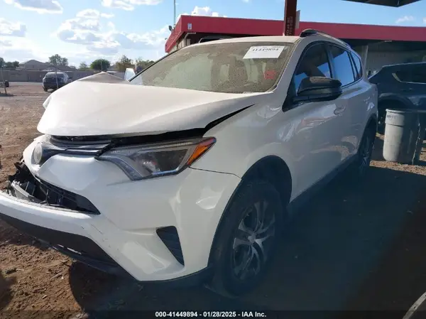 JTMZFREV3JJ189754 2018 TOYOTA RAV 4 - Image 2