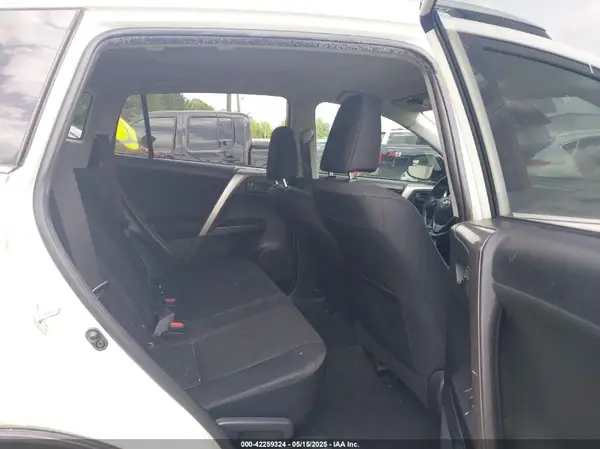 JTMZFREV5HJ132577 2017 TOYOTA RAV 4 - Image 8