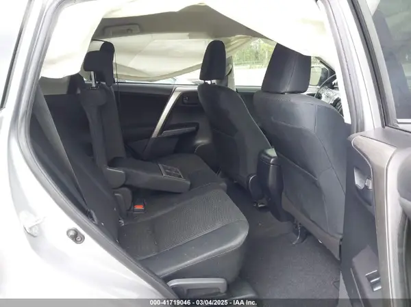JTMZFREV5JJ182742 2018 TOYOTA RAV 4 - Image 8
