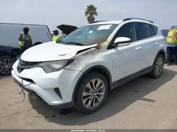 JTMZFREV6HJ702392 2017 TOYOTA RAV 4 - Image 2