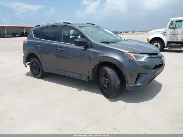 JTMZFREV6JJ154559 2018 TOYOTA RAV 4 - Image 1