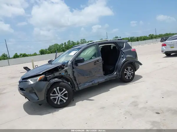 JTMZFREV6JJ154559 2018 TOYOTA RAV 4 - Image 2