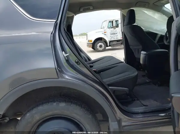 JTMZFREV6JJ154559 2018 TOYOTA RAV 4 - Image 8