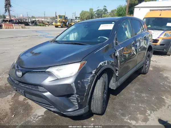 JTMZFREV6JJ158417 2018 TOYOTA RAV 4 - Image 2