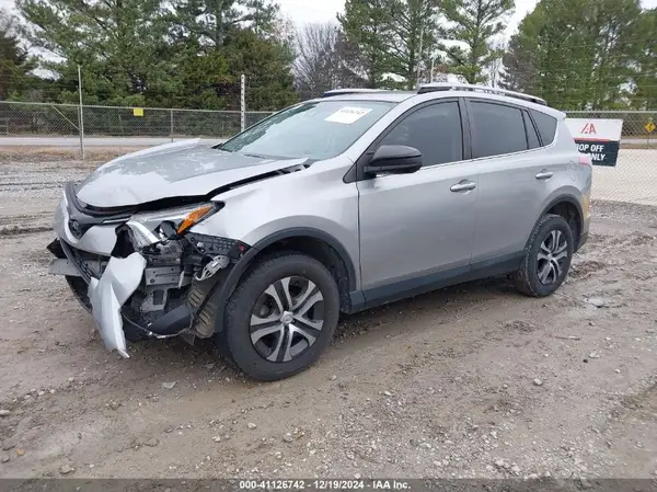 JTMZFREV6JJ175170 2018 TOYOTA RAV 4 - Image 2