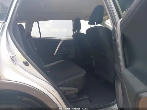 JTMZFREV6JJ184354 2018 TOYOTA RAV 4 - Image 8