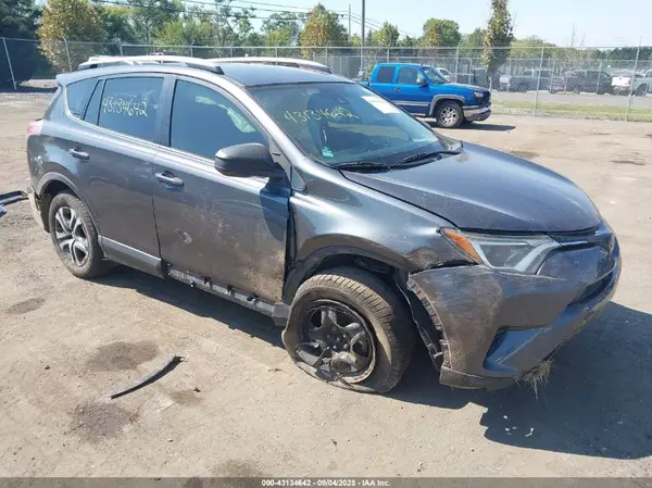 JTMZFREV6JJ752098 2018 TOYOTA RAV 4 - Image 1
