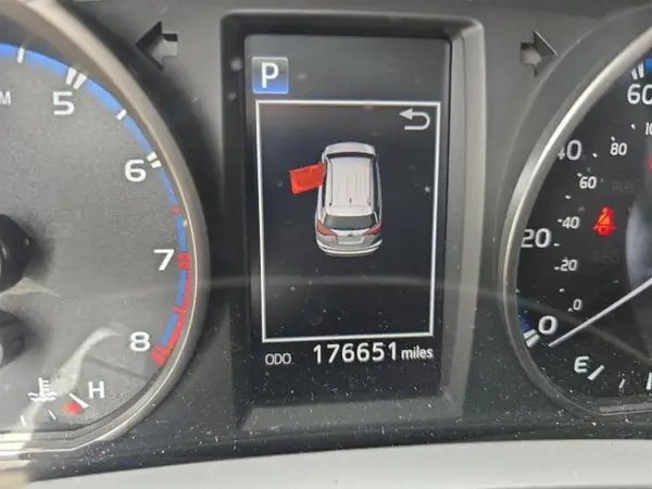 JTMZFREV7HJ117398 2017 TOYOTA RAV 4 - Image 8
