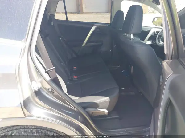 JTMZFREV7HJ138591 2017 TOYOTA RAV 4 - Image 8