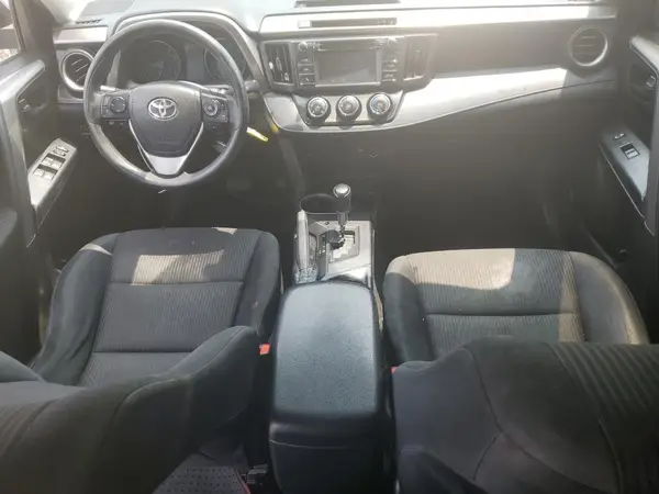 JTMZFREV7JJ155607 2018 TOYOTA RAV 4 - Image 8