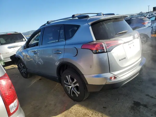 JTMZFREV7JJ180989 2018 TOYOTA RAV 4 - Image 2