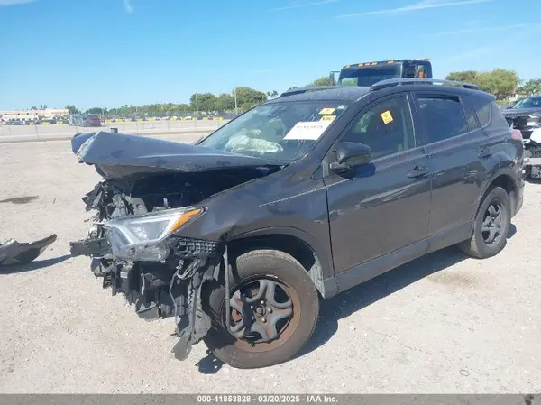 JTMZFREV7JJ207270 2018 TOYOTA RAV 4 - Image 2