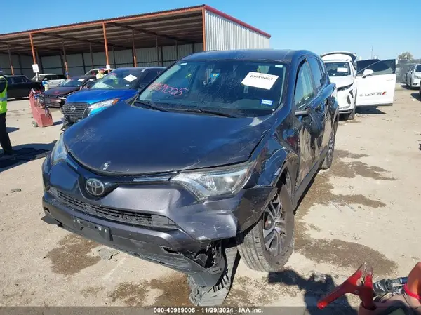 JTMZFREV7JJ727498 2018 TOYOTA RAV 4 - Image 2