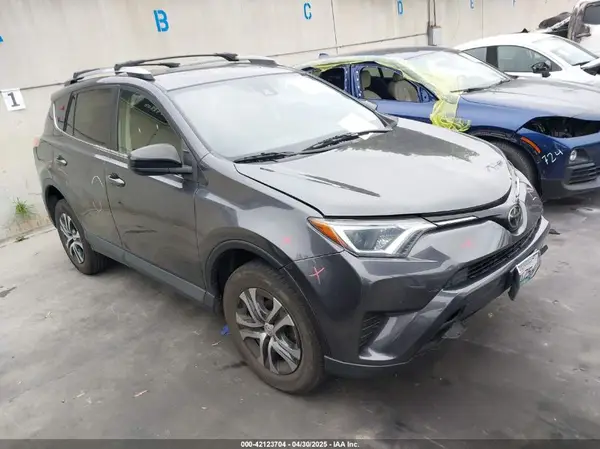 JTMZFREV7JJ743636 2018 TOYOTA RAV 4 - Image 1