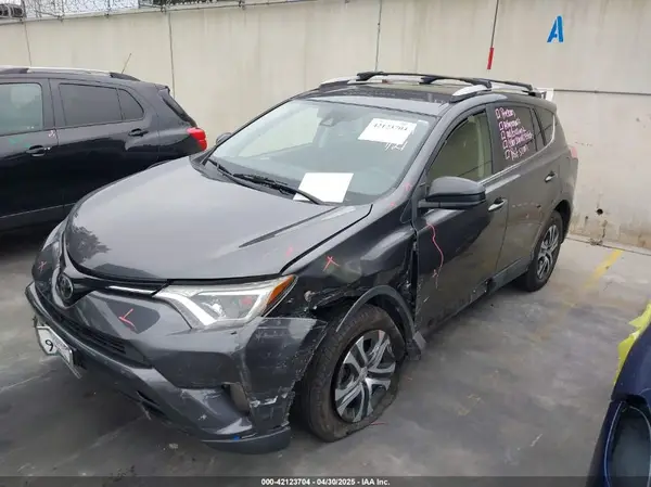 JTMZFREV7JJ743636 2018 TOYOTA RAV 4 - Image 2